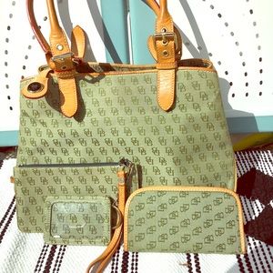 Dooney & Bururke set
